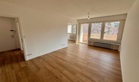 Provisionsfrei - Sanierte 2 Zimmer Wohnung mit Balkon in super Lage