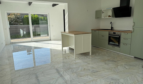 Apartment with terrace and private garden