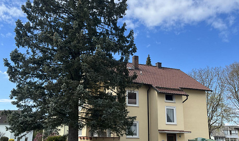 Mehrfamilienwohnhaus mit Garten + Doppelgarage