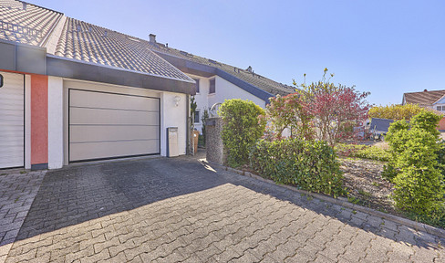 PROVISION-FREE family happiness: detached house with granny apartment, garden and garage