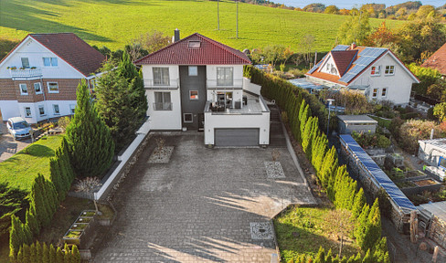 Elegante Villa auf 470 m² mit Spa, Pool, Fitnessbereich und Panorama Ausblick