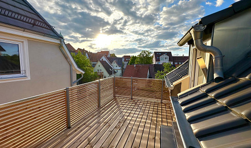 Exklusive 2-Zimmer-Wohnung mit Dachterrasse, Küche und Außenstellplatz