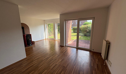 FREE OF PROVISION | Semi-detached house with lots of space, garden and carport