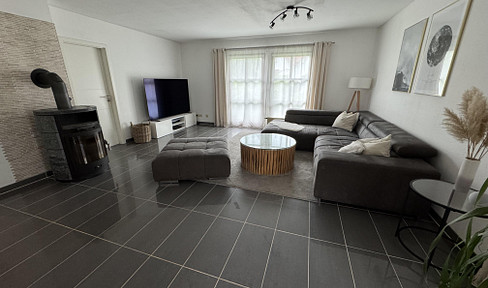 Fantastic detached / semi-detached house with lake view - Spacious, flexible and with PV system
