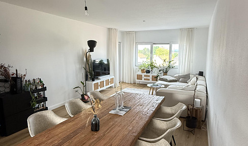 Schicke 4-Zimmer-Wohnung mit gehobener Innenausstattung mit Balkon und EBK in Schifferstadt