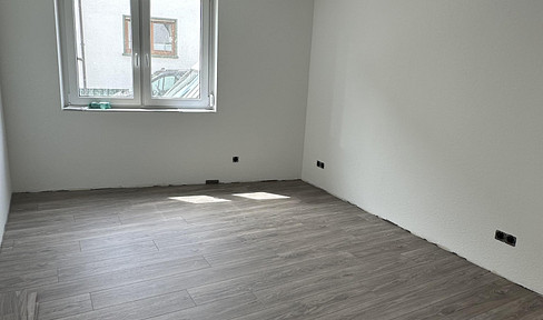 Neusanierte zwei 3-Zimmer Wohnungen und zwei 4 1/2-Zimmer Wohnungen