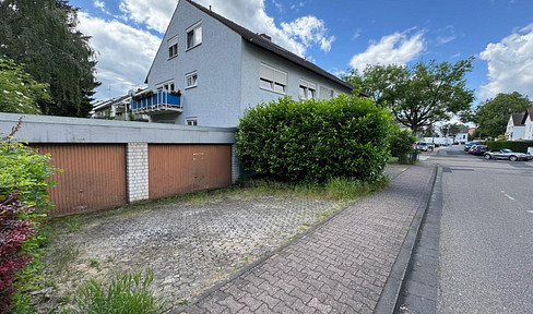 Large garage / storage room and parking space