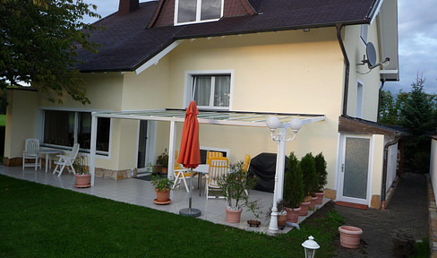 Green happiness in a double pack - your two-family home with local recreation in the south of Cologne
