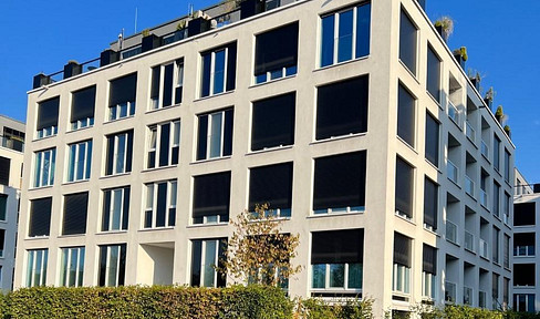 Stylish, as-new 3-room apartment incl. outdoor parking space and fitted kitchen plus underground parking space