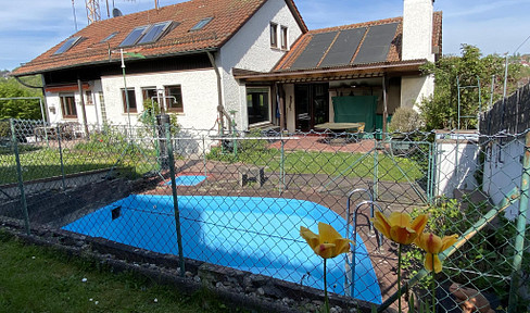 Family dream: 8-room retreat with large garden and pool