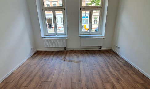 Refurbished 2-room apartment with balcony; old building charm in Gohlis