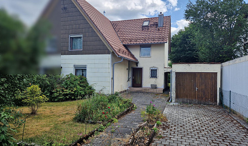 Charming semi-detached house with great potential in a quiet location