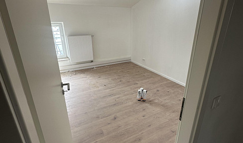 MFH Center VIB! Refurbished apartment building with 6 units - cash flow positive