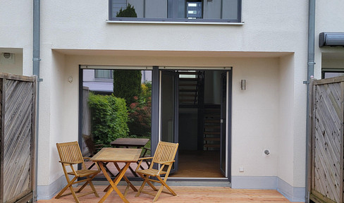 Friendly terraced house with garden and roof terrace in a popular, quiet location in the middle of Regensburg