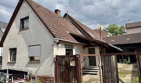 Craftsman's house in the center of Mörsch