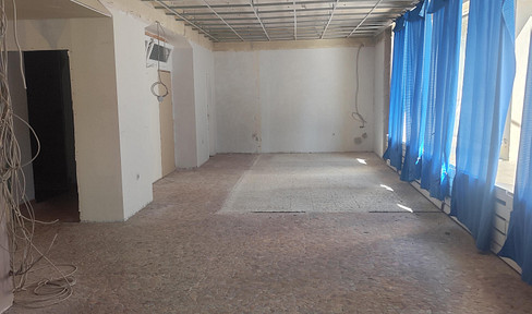 Spacious commercial unit in city center location