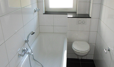 Helle freundliche 2,5- Zimmerwohnung mit Balkon, komplett neue Heizungsanlage!!!