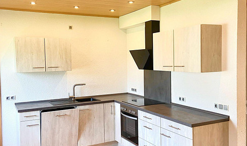 *** Schöne 4,5 Zimmer Wohnung mit zwei modernen Bädern, EBK, Balkon, Terrasse und Garten ***