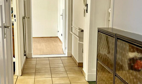 2-room apartment in Schillerkiez on Tempelhofer Feld, available immediately & commission-free