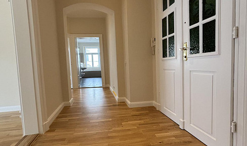 Stylish & beautiful, first occupancy after renovation/refurbishment, parquet flooring, stucco, daylight bathroom, EBK