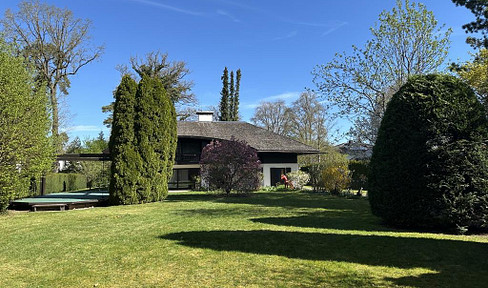 A gem in Baldham - Exclusive detached house on a dream plot