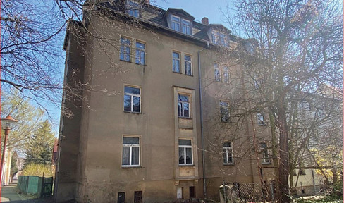 Apartment building in an attractive residential area of Altenburg - your renovation project with potential