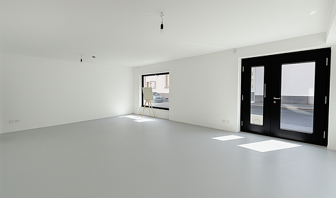 Flexible commercial space in the heart of the old town - divisible into 2 units