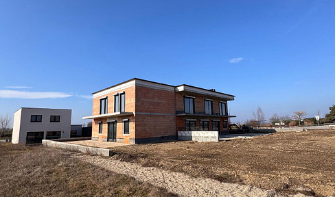 Haus zum Fertigstellen an privaten See Parndorf