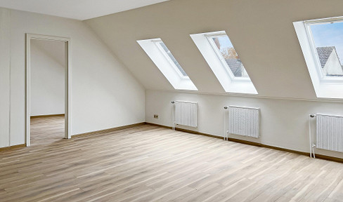 Top location in Troisdorf: Freshly renovated 3-room apartment with balcony, fitted kitchen & parking space
