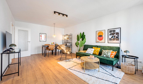 Commission-free renovated 1.5 room apartment with balcony and optional underground parking space; 6% yield