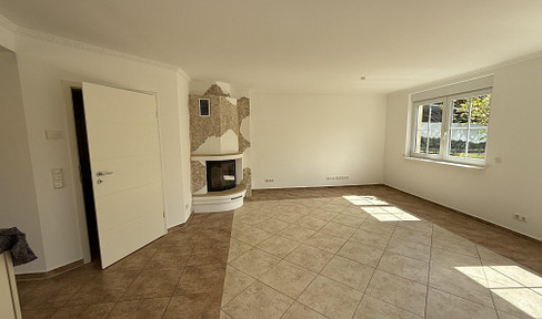 Well-kept semi-detached house with 3 rooms, garage and garden