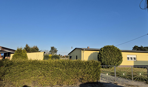Large plot with settler's house - lots of potential at a top price!