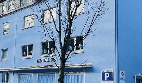 Große, hohe Garage plus Stellplatz (2 Autos) - zentral zwischen Innenstadt und Innenhafen
