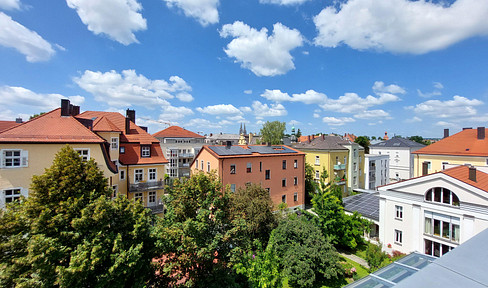 Central 2 room apartment with fantastic south-west facing roof terrace