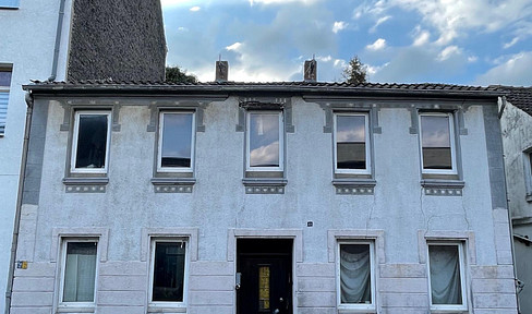 Purchase below standard land value: Gutted terraced house with development potential in Dortmund-Marten
