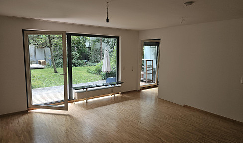 Maxvorstadt: Quiet 1-room garden apartment in top location - only 3 minutes to the subway!