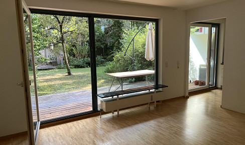 Maxvorstadt: Quiet 1-room garden apartment in top location - only 3 minutes to the subway!