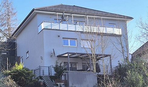 Detached house with city view for sale