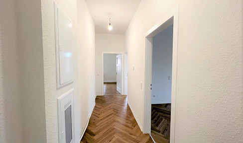 2023 renovated, bright 3 room apartment with balcony - KA-Innenstad