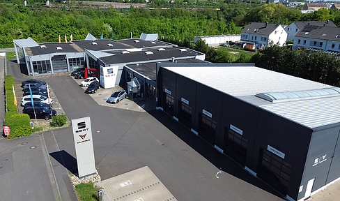 Premium car dealership for 170+ vehicles with new workshop in a top location on the outskirts of Würzburg!