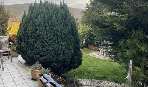 Live like in your own home - spacious 4-room apartment with terrace and garden