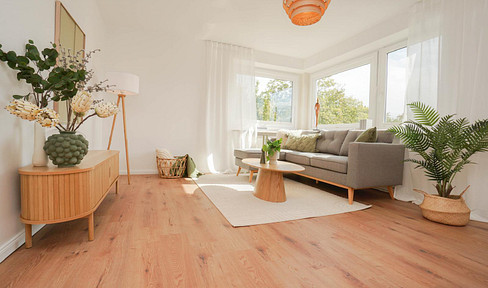 Free modernized 4 room apartment with 2 balconies in a great location, commission-free