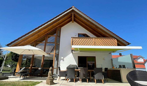 Exceptional detached house with conservatory and gallery