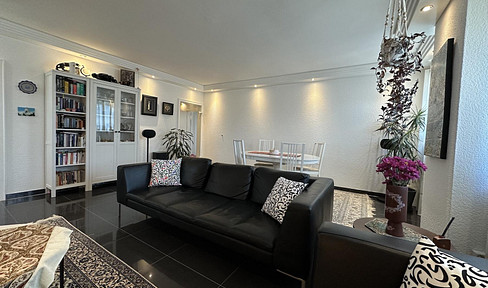 FREE OF PROVISION - Attractive apartment with cellar room and parking space