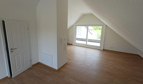 Besondere Maisonette-Wohnung (5,5 Zimmer) mit Balkon, EBK und Stellplatz