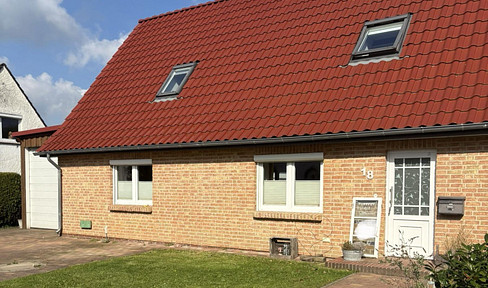 Quiet semi-detached house on the outskirts of town/ cul-de-sac location with large living room WITHOUT MAKER