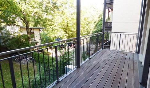 EXCLUSIVE, high-quality 4-room apartment with parquet flooring, large balcony, fireplace connection, 2 bathrooms