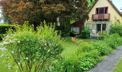 Idyllic location in the countryside and direct S-Bahn connection to Hamburg city center