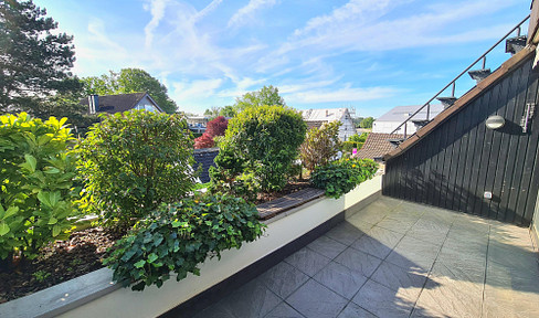 3-Zimmer Maisonette in Wittlaer mit Sonnenterrasse, Kamin, EBK. Teilweise Rheinblick.