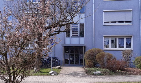 Commission-free: Spacious 5-room apartment with balcony in a sought-after location in Augsburg-Pfersee!